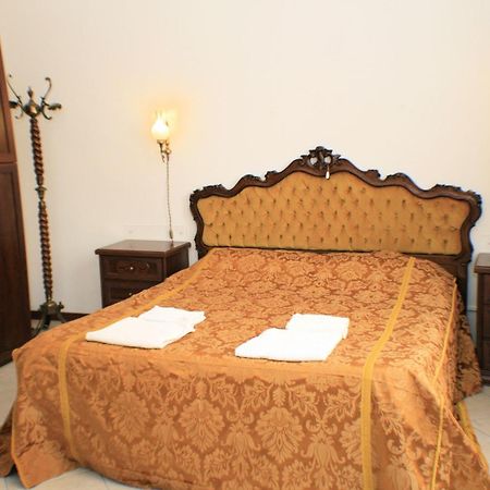 Queen House Venezia Стая снимка