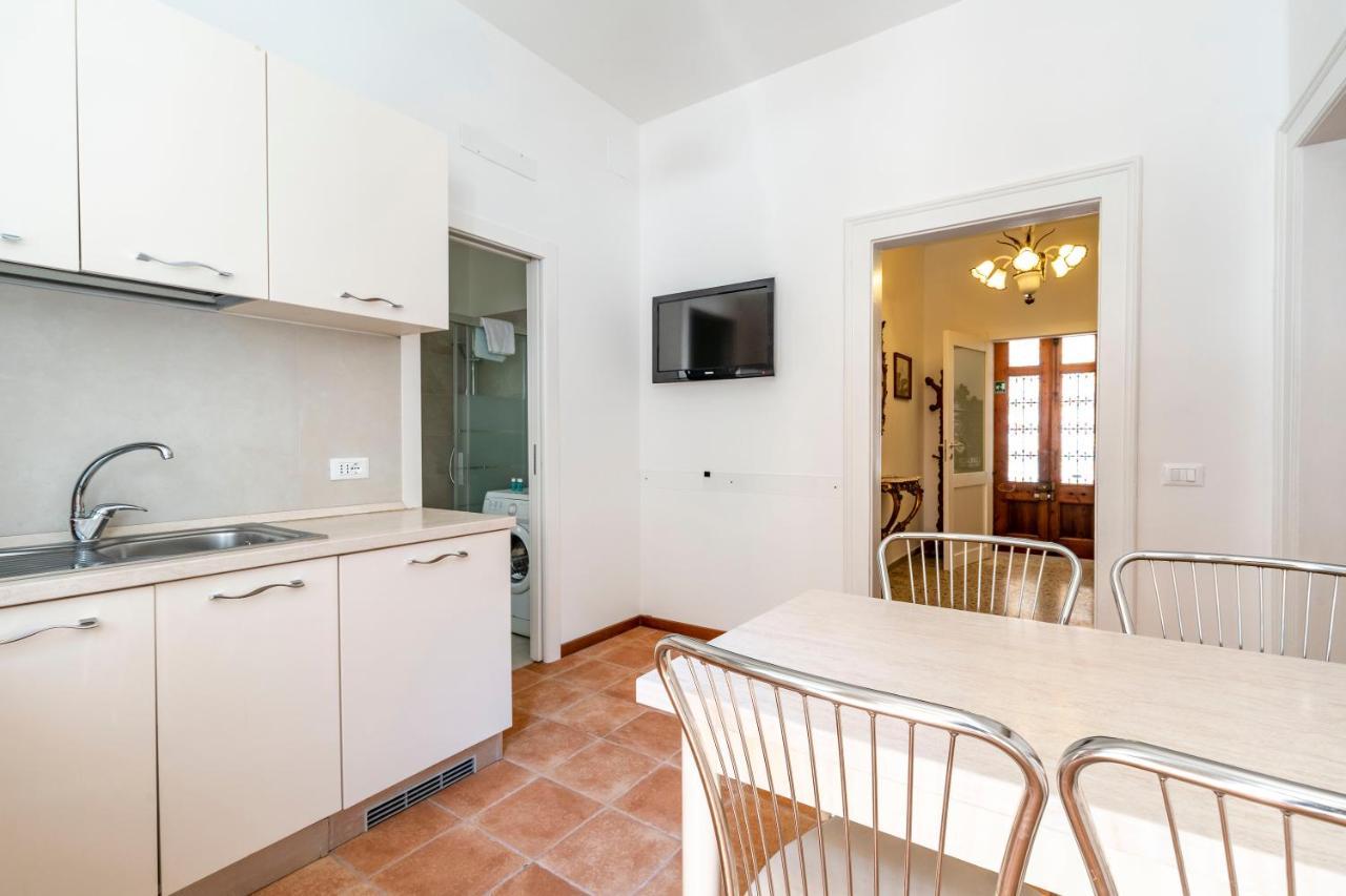 Queen House Venezia Екстериор снимка