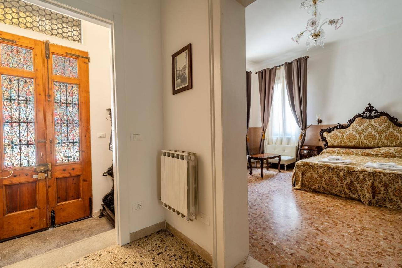 Queen House Venezia Екстериор снимка