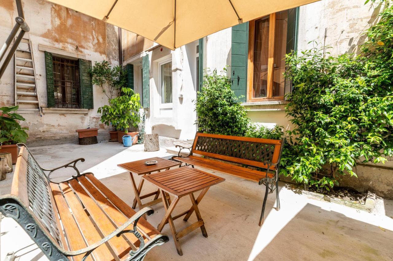 Queen House Venezia Екстериор снимка