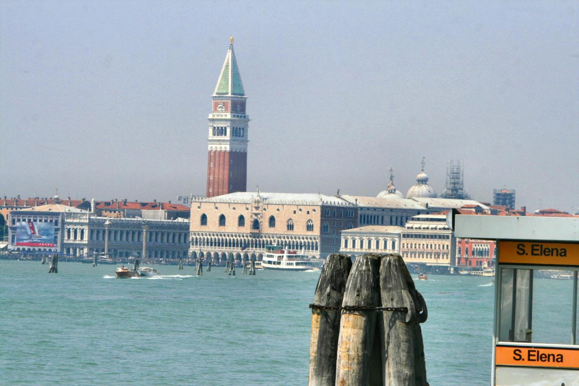 Queen House Venezia Екстериор снимка