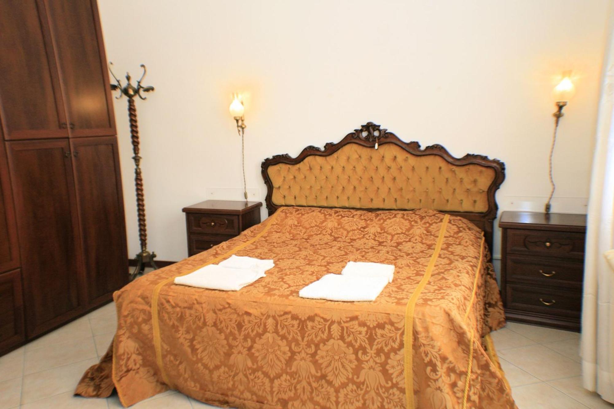 Queen House Venezia Стая снимка