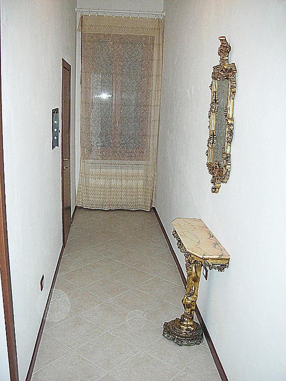Queen House Venezia Стая снимка