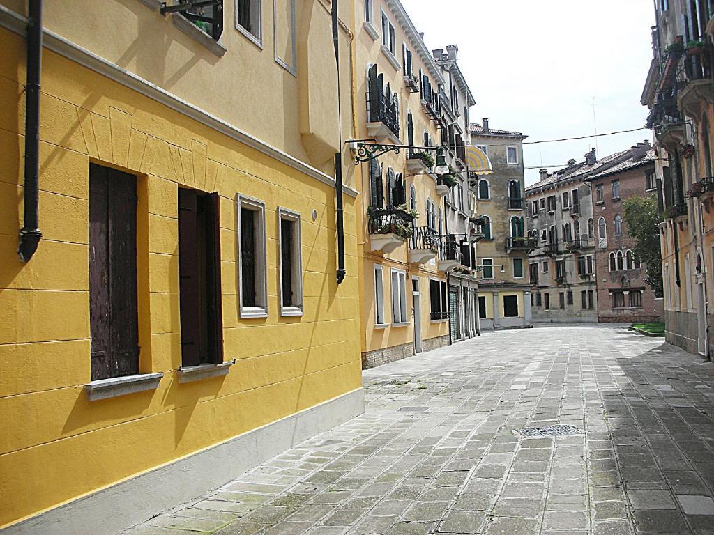 Queen House Venezia Стая снимка